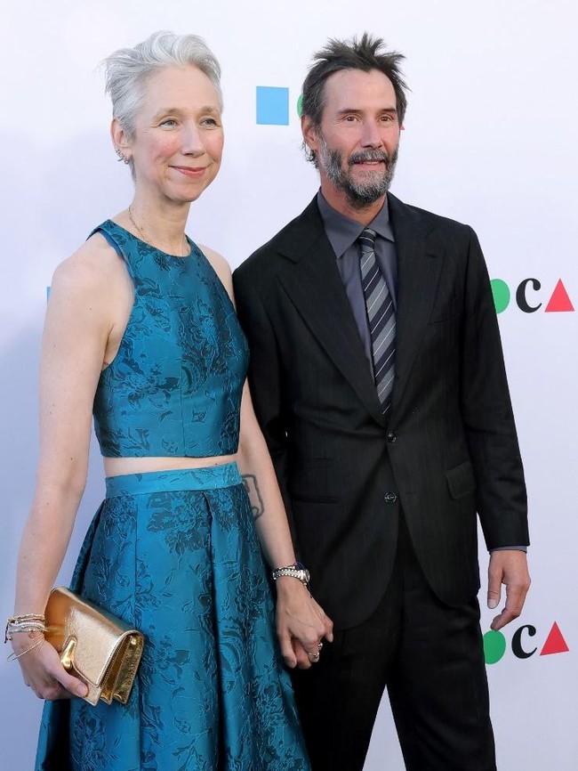 Momen Mesra Keanu Reeves & Kekasih di Karpet Merah, Kini Ungkap Soal Asmaranya