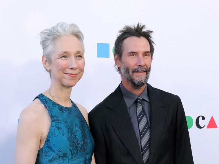 Momen Mesra Keanu Reeves & Kekasih di Karpet Merah, Kini Ungkap Soal Asmaranya