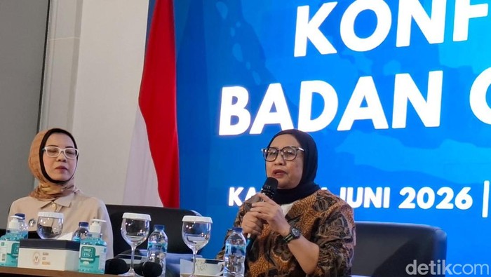 Kepala BGN Nanik S. Deyang memberikan keterangan pers pertama kali usai ditunjuk menggantikan Dadan Hindayana, di Kantor Pusat BGN, Jakarta Pusat, Kamis (4/6/2026).