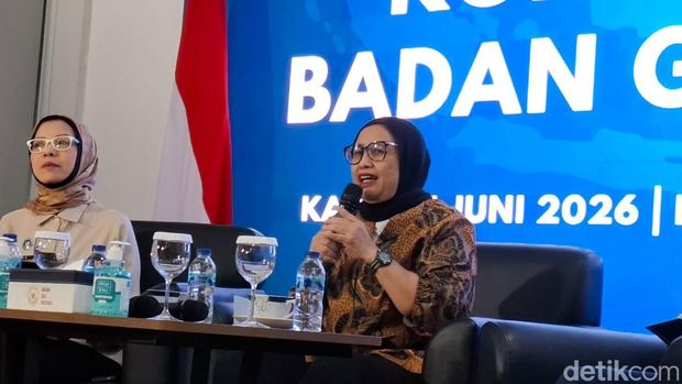 Kepala BGN Nanik S. Deyang memberikan keterangan pers pertama kali usai ditunjuk menggantikan Dadan Hindayana, di Kantor Pusat BGN, Jakarta Pusat, Kamis (4/6/2026).