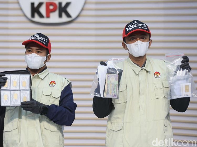 Logam Mulia hingga Uang Dolar Dipamerkan dalam OTT Imigrasi