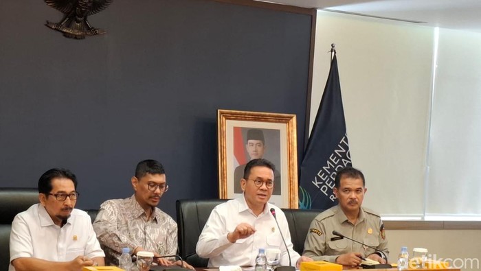 Menteri Perdagangan Budi Santoso