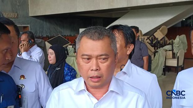 Menteri Perhubungan (Menhub) Dudy Purwaghandi saat ditemui di Kompleks Parlemen, Jakarta, Kamis (4/6/2026). (CNBC Indonesia/Martyasari Rizky)