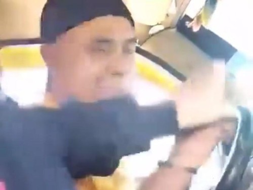 Momen penumpang merekam aksi cabul sopir travel di Sumba Barat Daya