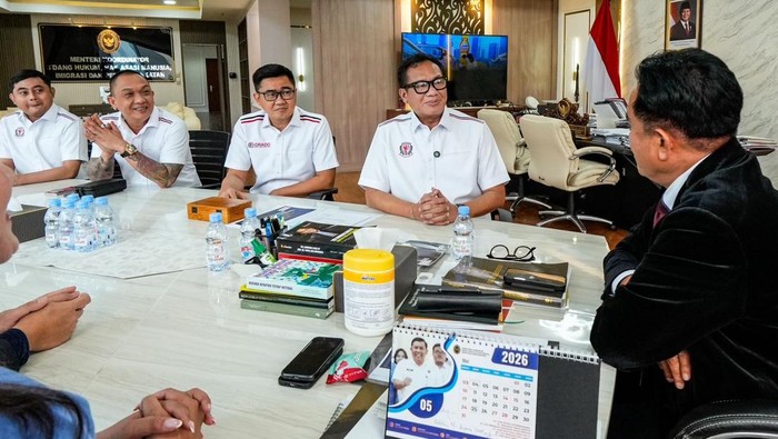 Pengurus Besar Olahraga Domino Nasional (PB ORADO) telah bertemu dengan Menteri Koordinator Bidang Hukum, Hak Asasi Manusia, Imigrasi, dan Pemasyarakatan (Menko Kumham Imipas), Yusril Ihza Mahendra.