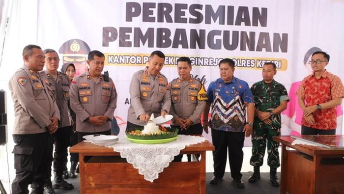 Peresmian pindah kantor Polsek Ringinrejo, Kabupaten Kediri dihadiri langsung oleh Kapolres Kediri.