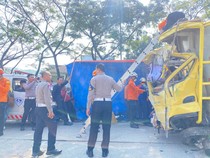 5 Fakta Kecelakaan Maut Truk Kayu Vs Pasir di Cicalengka