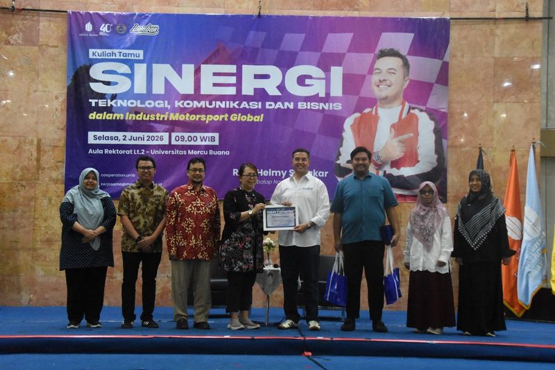Rifat Sungkar saat mengisi acara bertajuk Sinergi Teknologi, Komunikasi, dan Bisnis dalam Industri Motorsport Global, digelar oleh mahasiswa Fakultas Teknik dan Biro Kerjasama Universitas Mercu Buana, Selasa (2/6/2026).