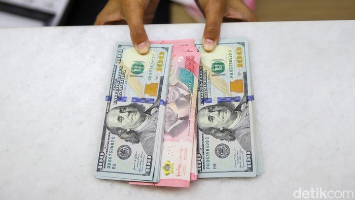 Rupiah Tertekan, Dolar AS Sentuh Rp18.000