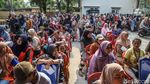 Di Tengah Tekanan Ekonomi, Warga Andalkan Bantuan Pangan