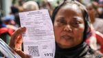 Di Tengah Tekanan Ekonomi, Warga Andalkan Bantuan Pangan