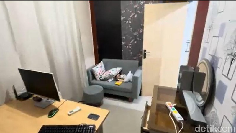 Penampakan ruang kerja Fabiola Elizabeth, model jaringan scammer internasional di Solo Baru, Sukoharjo. Foto diunggah Kamis (4/6/2026).