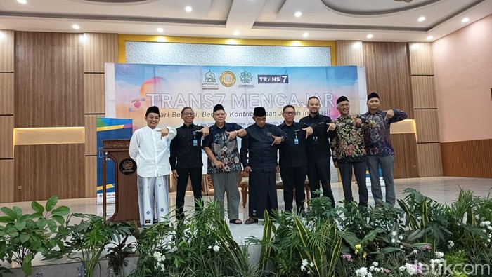 Suasana kegiatan Trans7 Mengajar di Ponpes Cipasung Tasikmalaya.