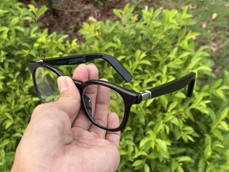 Infinix punya kacamata pintar dengan beragam keunggulan, yakni Infinix AI Glasses. Harga kacamata ini Rp 1 jutaan. Yuk simak unboxing Infinix AI Glasses.