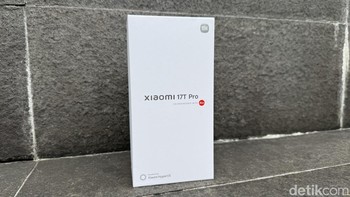 Ini kotak kemasan Xiaomi 17T Pro, tampak luar seperti generasi sebelumnya. Foto: Virgina Maulita Putri/detikINET