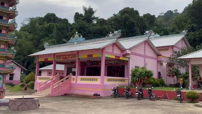 Vihara umat Buddha di atas aset yang disengketakan di Sambas.