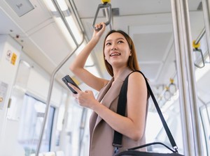 5 Cara Tetap Fresh ke Kantor saat Naik Transportasi Umum di Cuaca Panas