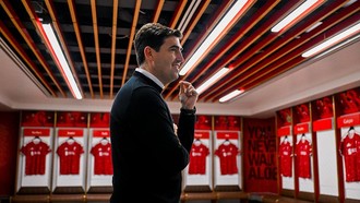 Iraola Gak Banyak Pikir Terima Tawaran Liverpool