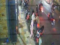 Brutalnya Oknum Polisi di Tuban Hajar Badut Pengamen yang Ditabraknya