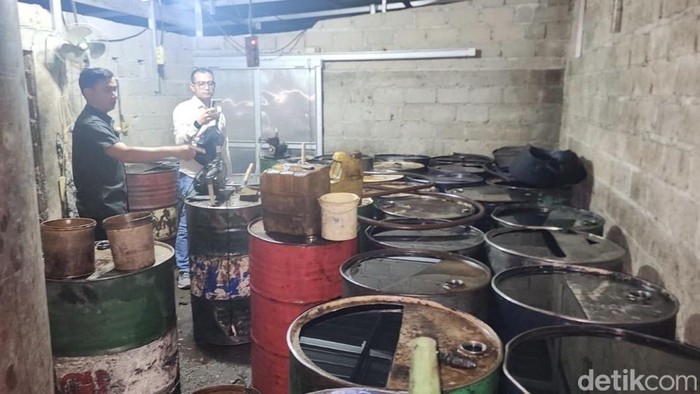 Barang bukti di gudang Jalan Raya Air Kuang, Desa Air Kuang, Kecamatan Jebus, Babar.