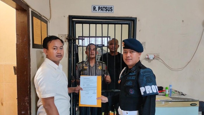 Bripka Dedy saat diamankan di ruang patsu Polda Kaltim. (Istimewa)
