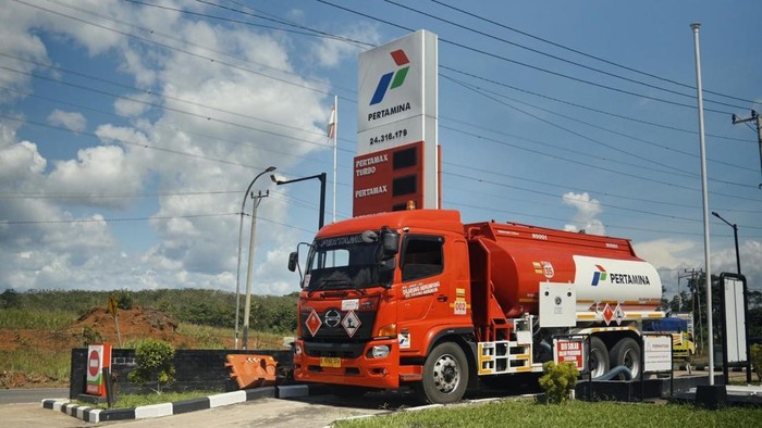 Anak usaha Pertamina Patra Niaga, PT Patra Logistik, memperkuat pengawasan distribusi energi melalui pengembangan sistem Fleet Management, didukung oleh Road Traffic Control (RTC) yang terintegrasi secara nasional. Dengan sistem ini proses memantau p