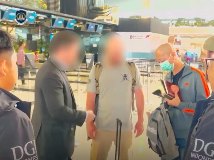 Ditjen Imigrasi menangkap WN Amerika Serikat (AS) berinisial AW. Pria itu merupakan buronan aparat AS atas kasus pelecehan seksual di negaranya (dok Ditjen Imigrasi)