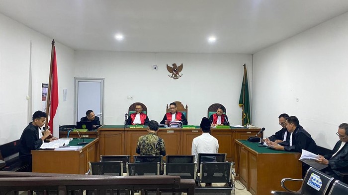 Dua terdakwa kasus korupsi APAR di Muratara menjalani sidang tuntutan di Pengadilan Tipikor PN Palembang