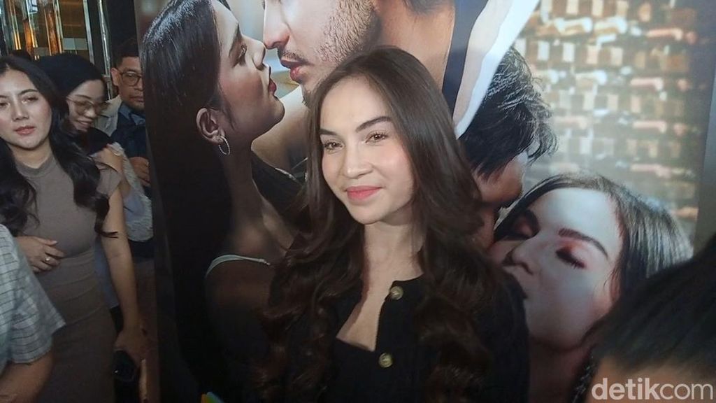 Elina Joerg Banjir DM Protes Gara-gara Peran Dewasa dan Vulgar
