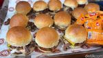Seru! Aldi Taher Ajak Menekraf Teuku Harsya Keliling Festival Burger Sedunia