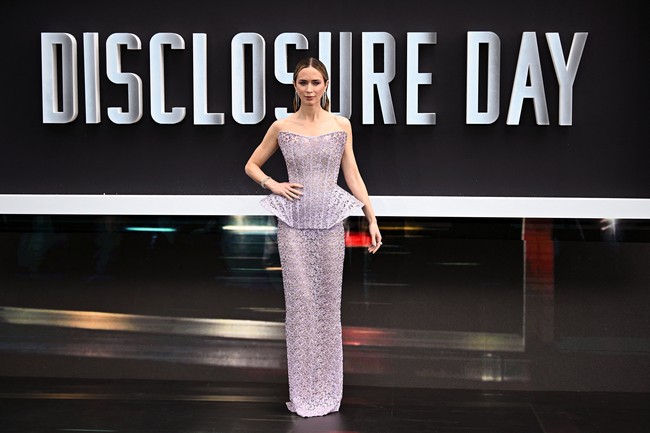 Bintang berusia 43 tahun itu tampil elegan dalam balutan gaun lilac rancangan Stella McCartney di perhelatan yang digelar di Cineworld Leicester Square, London, pada Kamis (4/6/2026), itu. (Foto: REUTERS/Dylan Martinez)