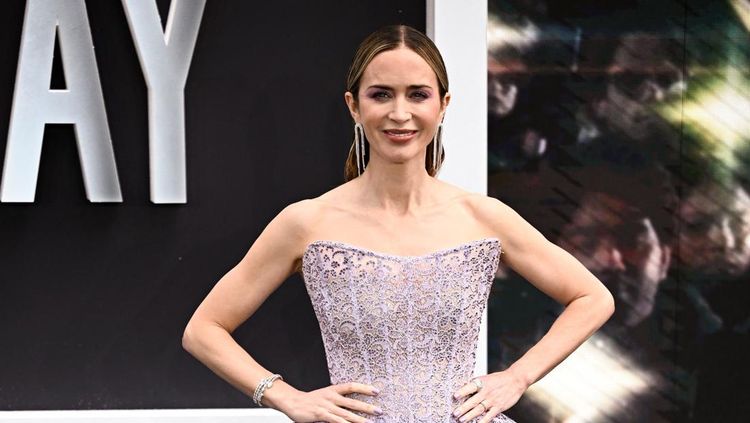 Foto: Emily Blunt Memukau di Premiere Disclosure Day, Konsisten dengan Peplum