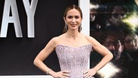 Foto: Emily Blunt Memukau di Premiere Disclosure Day, Konsisten dengan Peplum