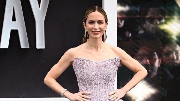 Foto: Emily Blunt Memukau di Premiere Disclosure Day, Konsisten dengan Peplum