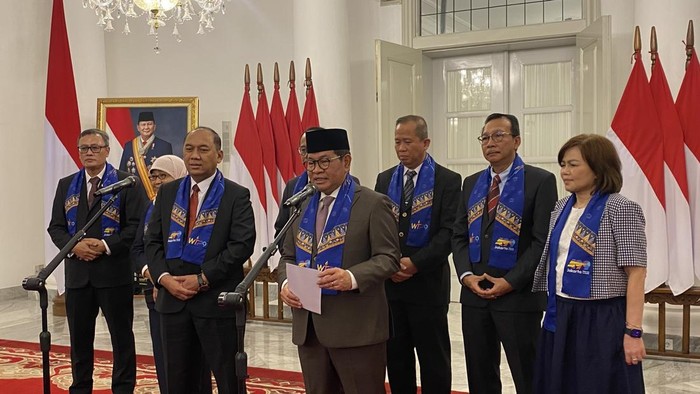 Gubernur DKI Jakarta Pramono Anung saat mengumumkan program pembukaan lowongan kerja. (Devi/detikcom)