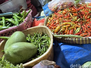Harga Kebutuhan Pokok Mahal, Pedagang Pasar di Surabaya Sambat Rawan Rugi
