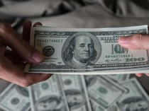 Rupiah Melemah Lagi, Dolar AS Sentuh Rp18.132