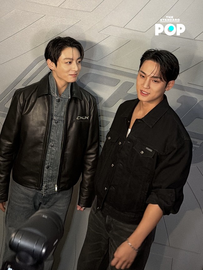 Jungkook BTS dan Mingyu SEVENTEEN akhirnya bersanding di acara publik. Tepatnya dalam perayaan peluncuran koleksi CKJK yang digelar di flagship store Calvin Klein di Tokyo. Foto: dok. The Standard POP