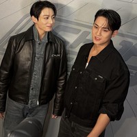 Jungkook BTS dan Mingyu SEVENTEEN akhirnya bersanding di acara publik. Tepatnya dalam perayaan peluncuran koleksi CKJK yang digelar di flagship store Calvin Klein di Tokyo. Foto: dok. The Standard POP