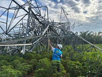 PLN Datangkan 4 Tower Emergency ke Sumut usai Belasan Roboh akibat Cuaca Buruk