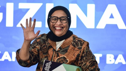 Kepala Badan Gizi Nasional Nanik S Deyang menyapa wartawan sebelum konferensi pers di Kantor Pusat BGN, Jakarta, Kamis (4/6/2026). Konferensi pers tersebut  memperkenalkan dua Wakil Kepala BGN yang baru Agustina Arumsari bersama Mayjen TNI Trenggono dan menyampaikan perbaikan tata kelola program Makan Bergizi Gratis (MBG) 2026 dimulai dari mengoptimalkan efisiensi anggaran. ANTARA FOTO/Fakhri Hermansyah/sgd