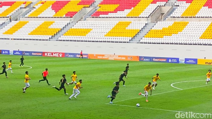 Laga Malaysia Vs Brunei Darussalam di Piala AFF U-19. (Nanda Marbun/detikSumut)