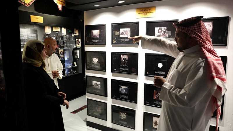 A Saudi photographer, Khalid Al Sabar, looks at the displays at the Camera Museum, which claims to house thousands of cameras, in Khobar, Saudi Arabia June 2, 2026. REUTERS/Hamad I Mohammed