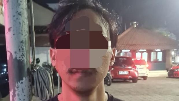 Pelaku dan celurit yang digunakan kedua pelaku saat membacok petugas TPR Parangtritis.