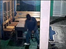 Video: Heboh Pria Bertopeng Bakar Rumah Warga di Demak
