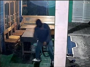 Polisi Kantongi Identitas Pria Bersebo Pembakar 2 Rumah di Demak
