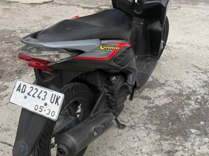 Penampakan sepeda motor yang dicuri saat diparkir di halaman sekolah di Klaten, Jumat (5/6/2026).