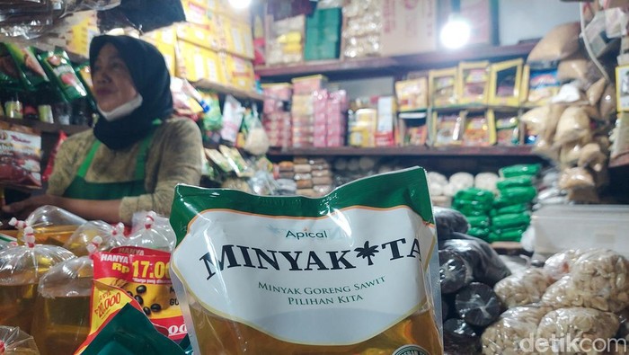 Penjualan minyakita di pasar atas baru Cimahi