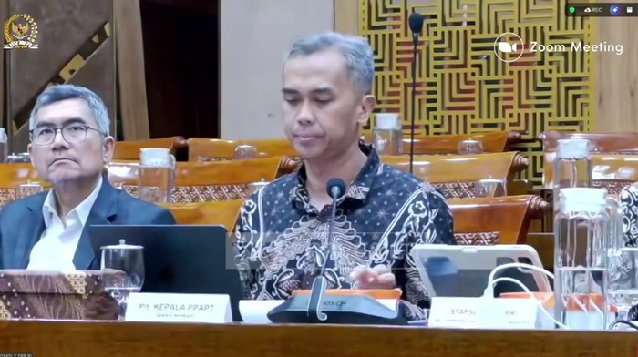 Plt Kepala Pusat Pembiayaan dan Asesmen Pendidikan Tinggi, Kementerian Pendidikan Tinggi, Sains, dan Teknologi (Kemdiktisaintek), Prof Dr Eng Ir Sandro Mihradi dalam Rapat Dengar Pendapat Panitia Kerja (RDP Panja) Seleksi Penerimaan Mahasiswa Baru be
