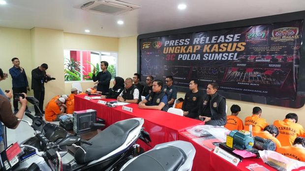 Pengungkapan kasus pencurian oleh Polda Sumsel.